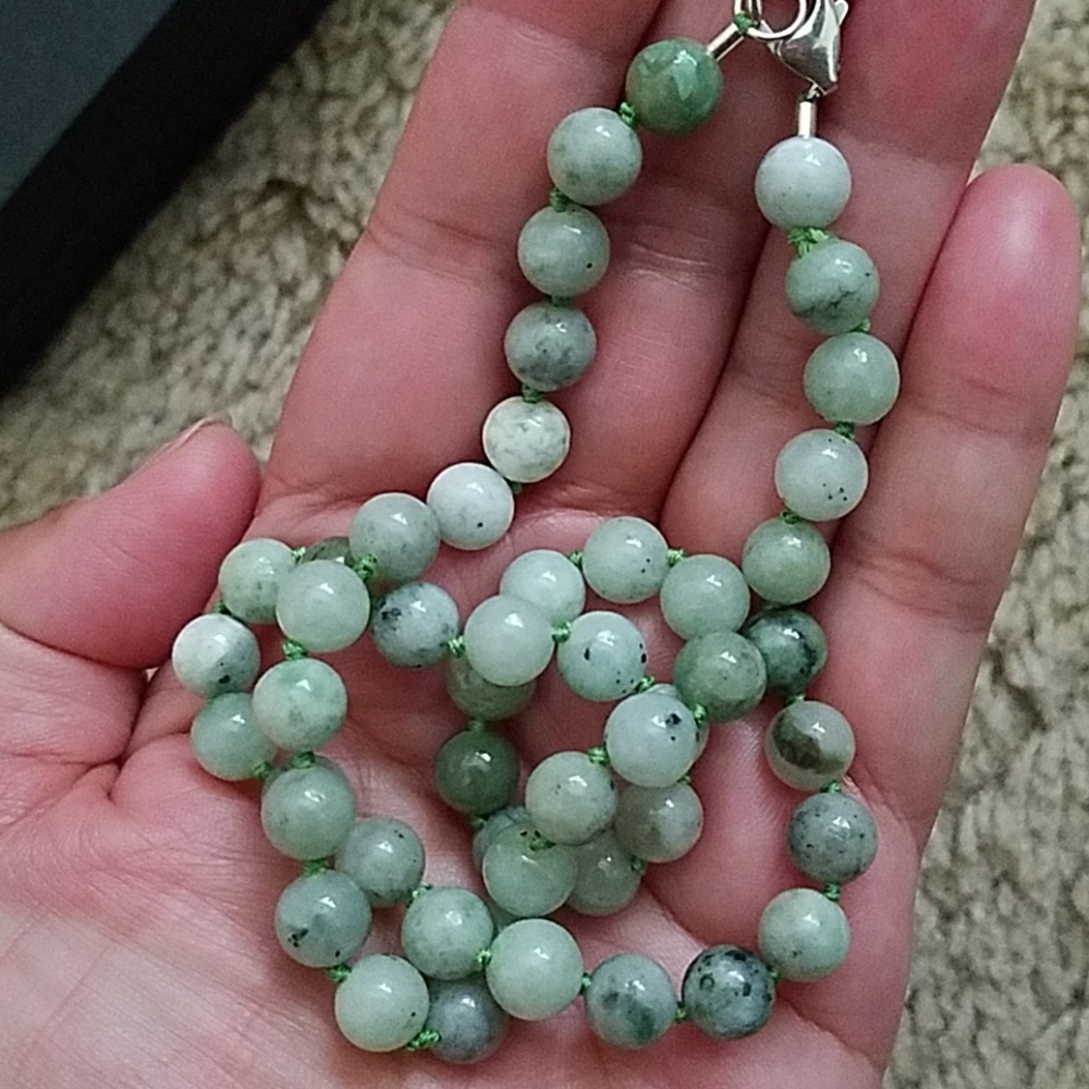 Authentic Jade necklace - Picture 2 of 6